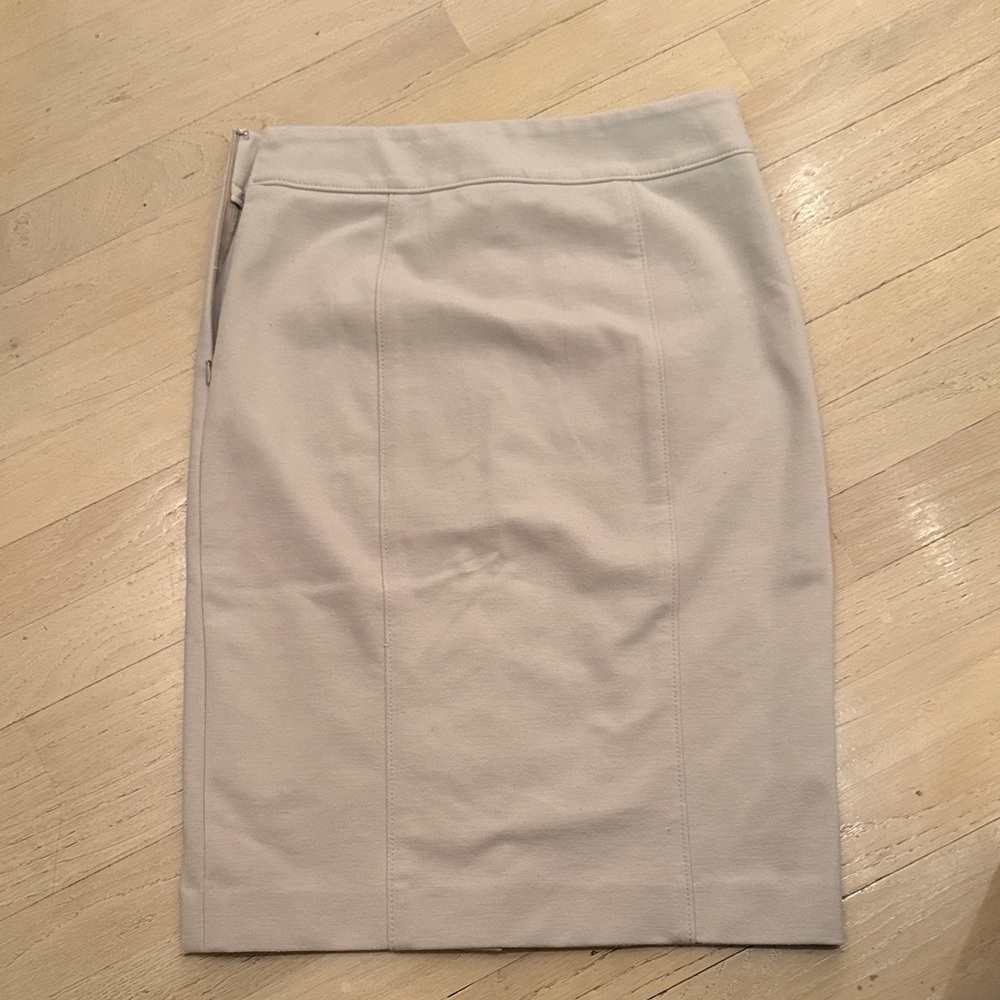 Banana Republic Button-Front Cream Pencil Skirt with Patch Pockets - Picture 5 of 6